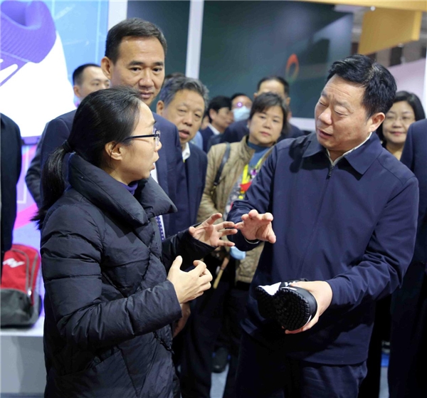 第三屆湖南永州·藍(lán)山國(guó)際皮具箱包博覽會(huì)開(kāi)幕